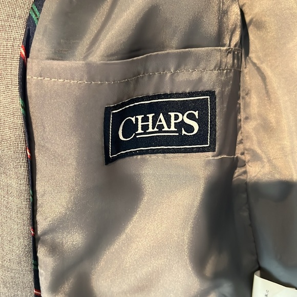 Boys suit - Picture 2 of 5